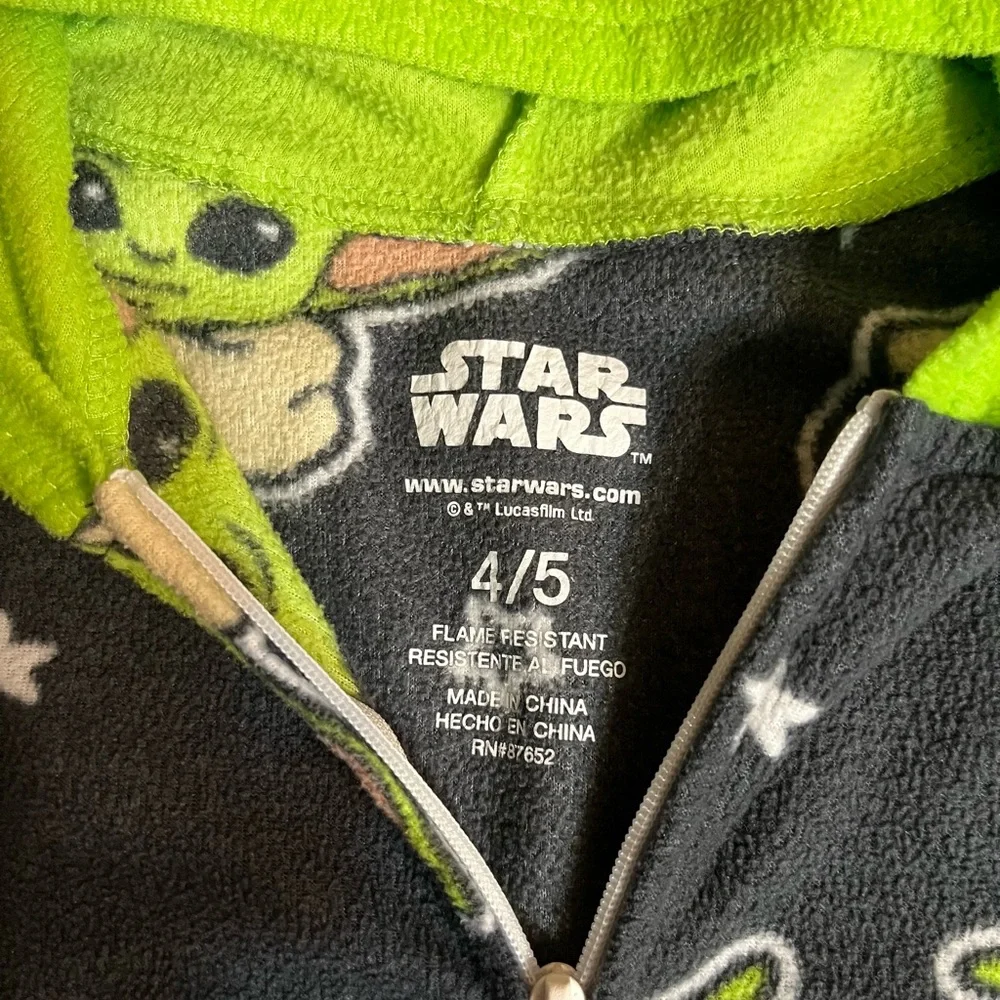 Star Wars Mandalorian Yoda Size 4/5 onesie hood green
